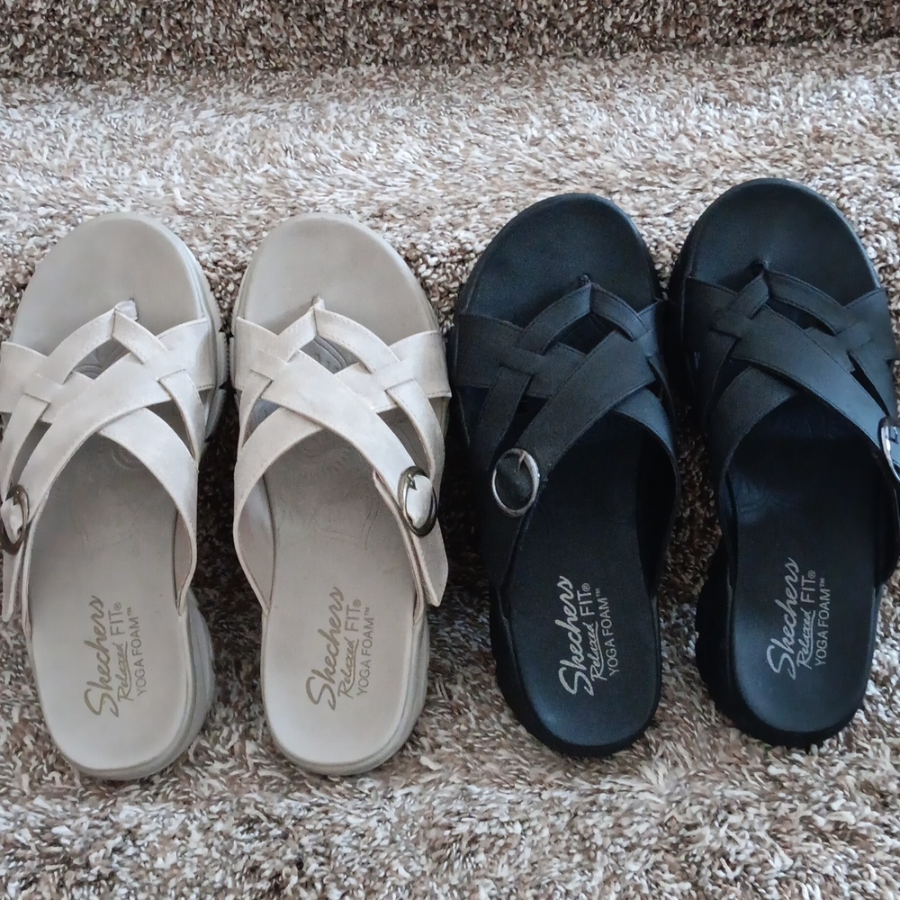 2pr Skechers Sandals